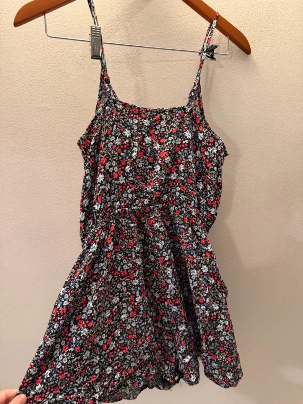 H&M Divided Floral Romper Red Pink Ditsy Print V-Neck Spaghetti Strap Size 4‎